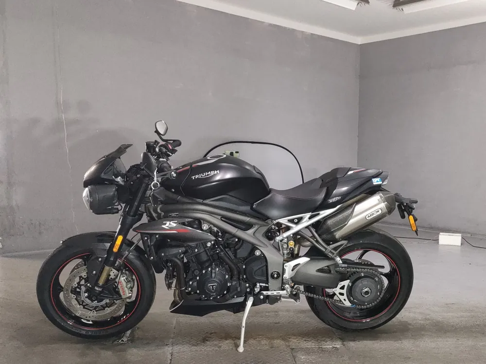Triumph Speed Triple RS 2018, чёрный, фото 2