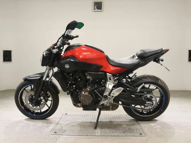 Yamaha MT-07 2016, красный, фото 2