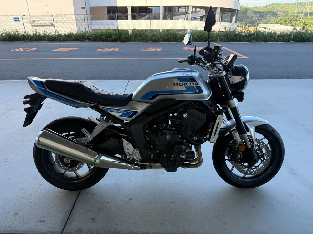 Honda CB1000F 2026, серебристый, фото 2