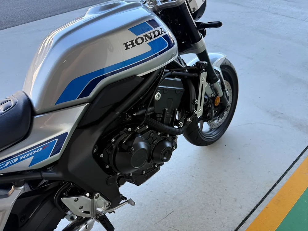 Honda CB1000F 2026, серебристый, фото 15