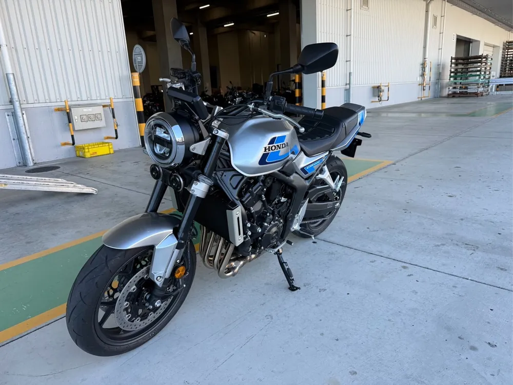 Honda CB1000F 2026, серебристый, фото 4