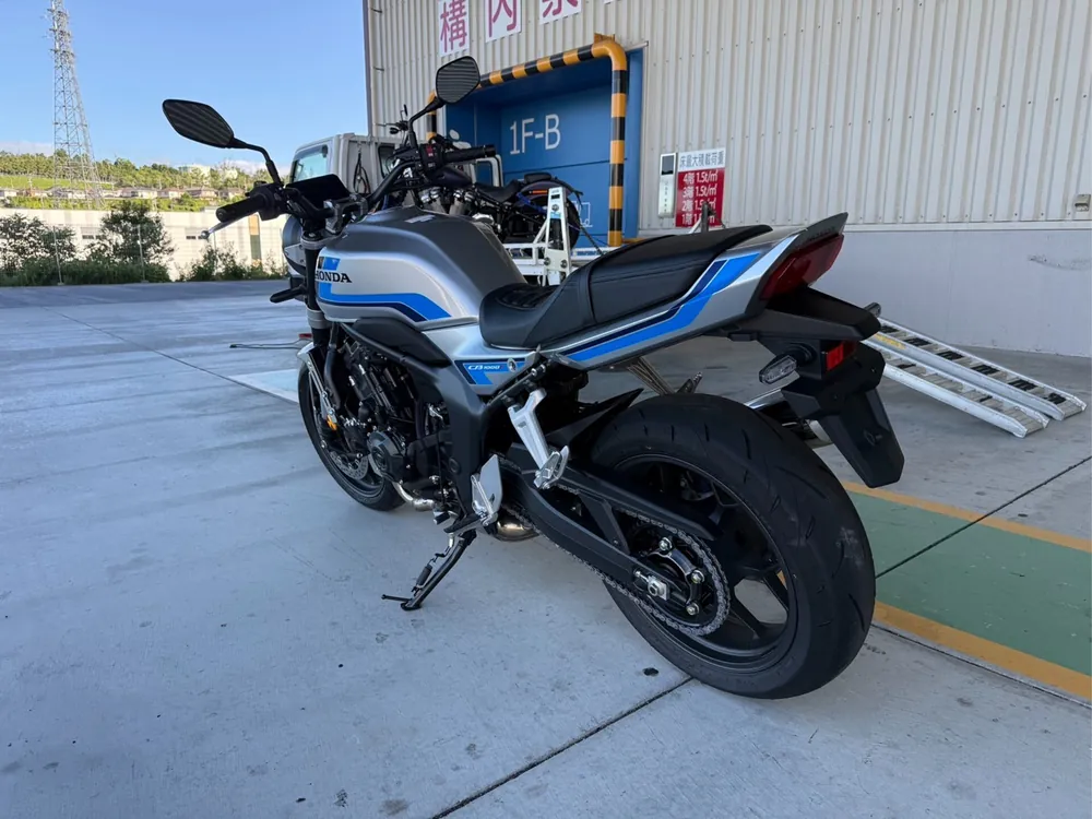 Honda CB1000F 2026, серебристый, фото 5
