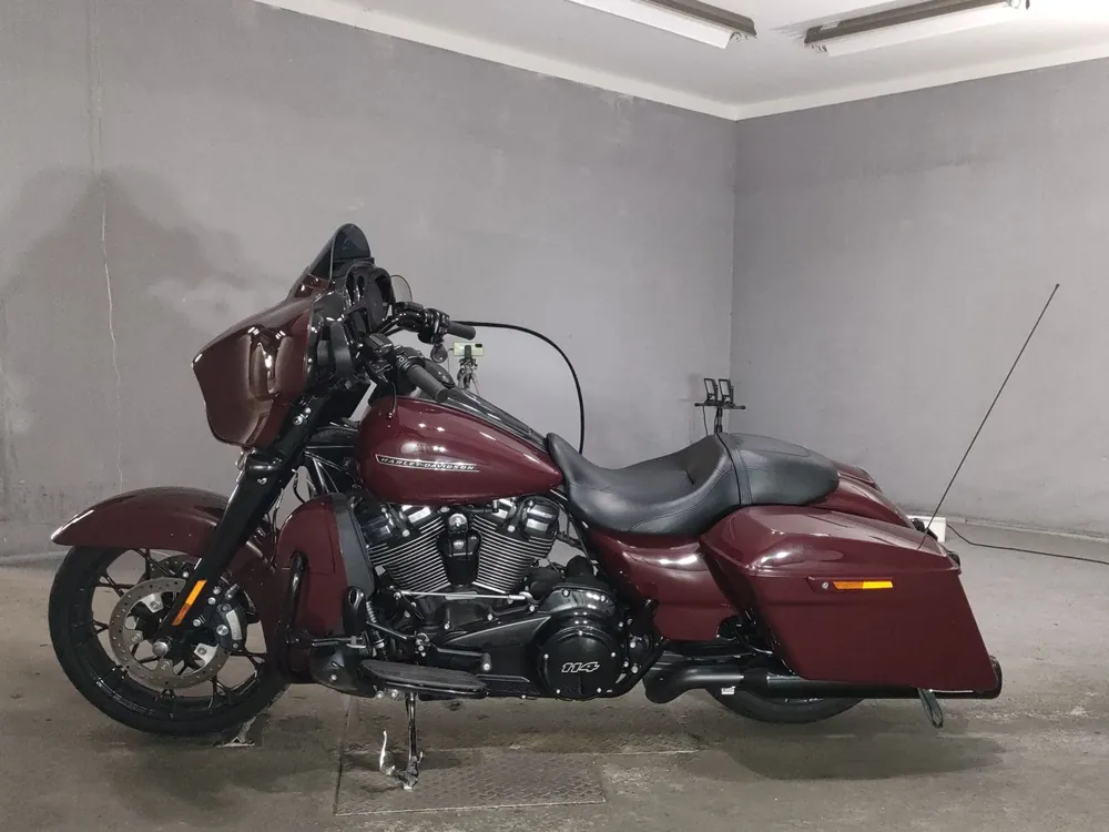 Harley-Davidson FLHXS1870 2020, красный, фото 2