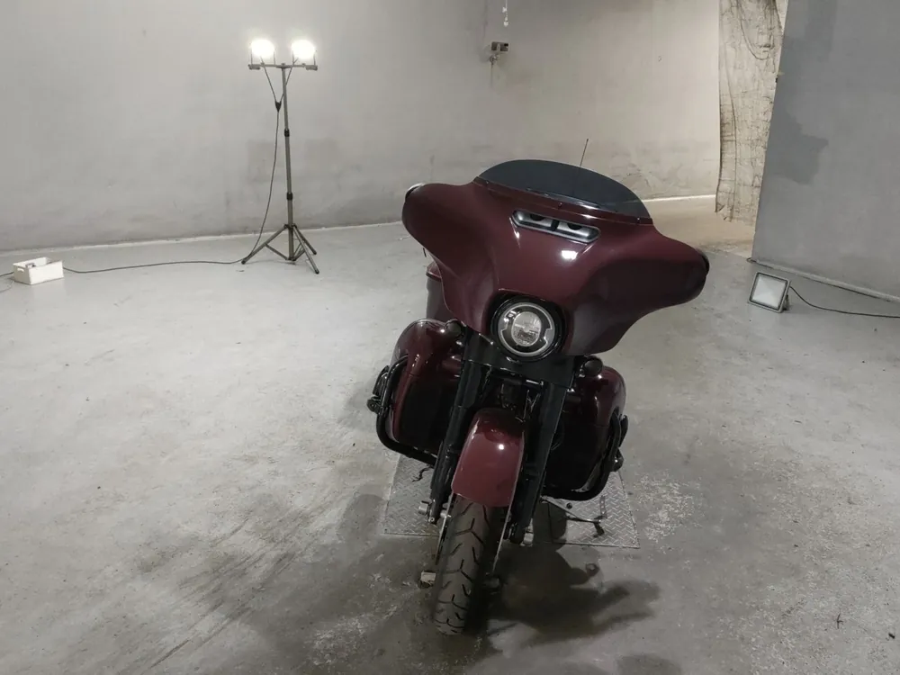 Harley-Davidson FLHXS1870 2020, красный, фото 3