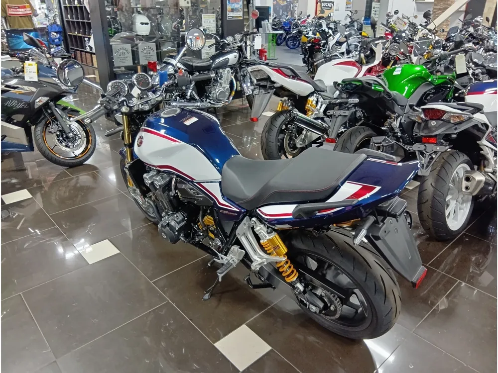Honda CB1300 2023, white / red / blue, фото 7