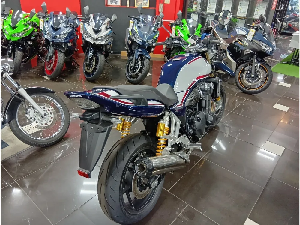 Honda CB1300 2023, white / red / blue, фото 9