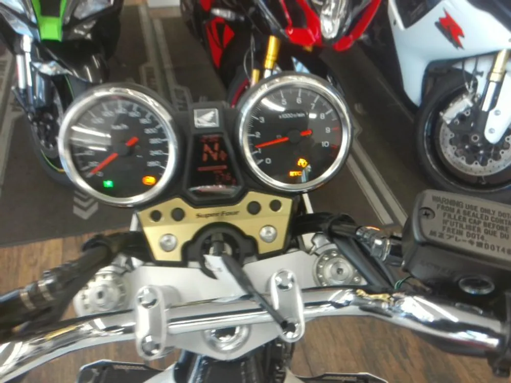 Honda CB1300 2025, p white / red, фото 3