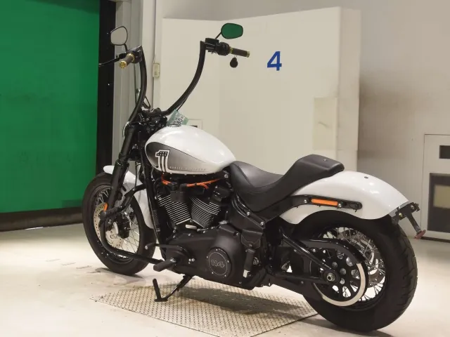 Harley-Davidson FXBBS1870 2021, белый, фото 6