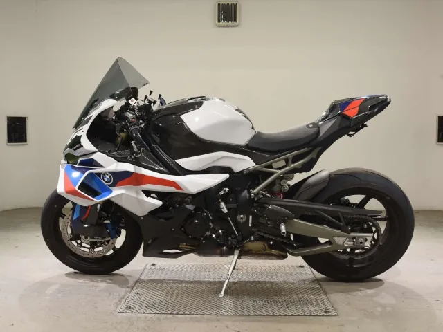 BMW S1000Rr 2025, white | red | blue, фото 2