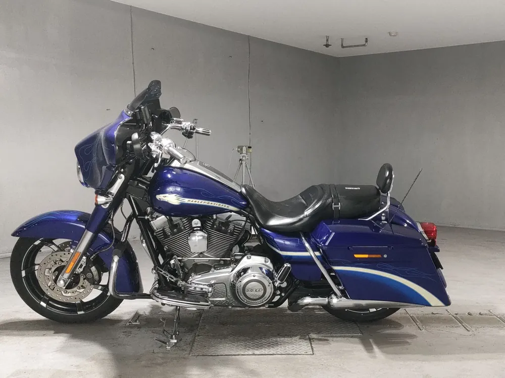 Harley-Davidson FLHXSE1800CVO 2010, синий, фото 2