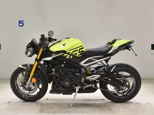 Triumph STREET TRIPLE MOTO 2023, black | yellow, фото 2