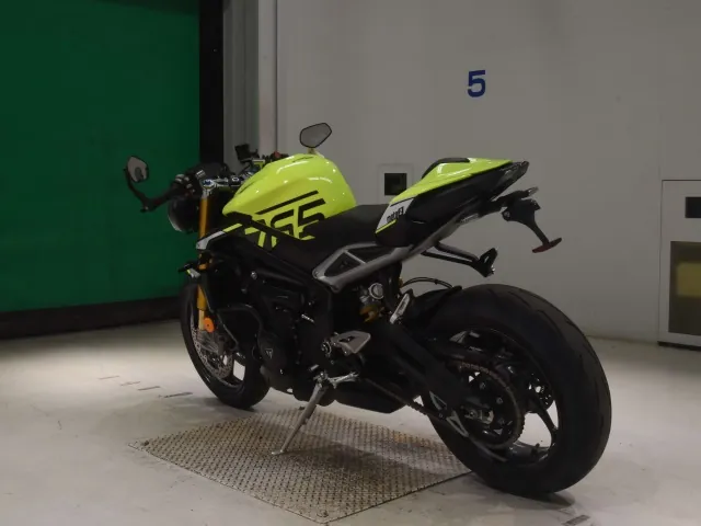 Triumph STREET TRIPLE MOTO 2023, black | yellow, фото 6