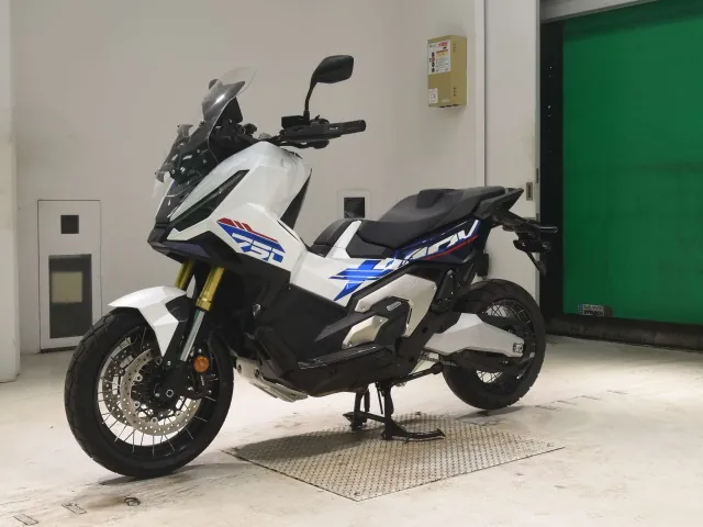 Honda X-ADV750 2026, white | red | blue, фото 4