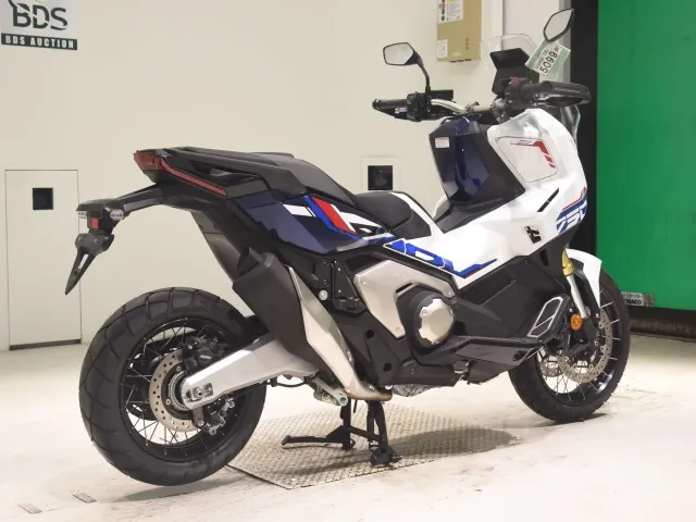Honda X-ADV750 2026, white | red | blue, фото 5
