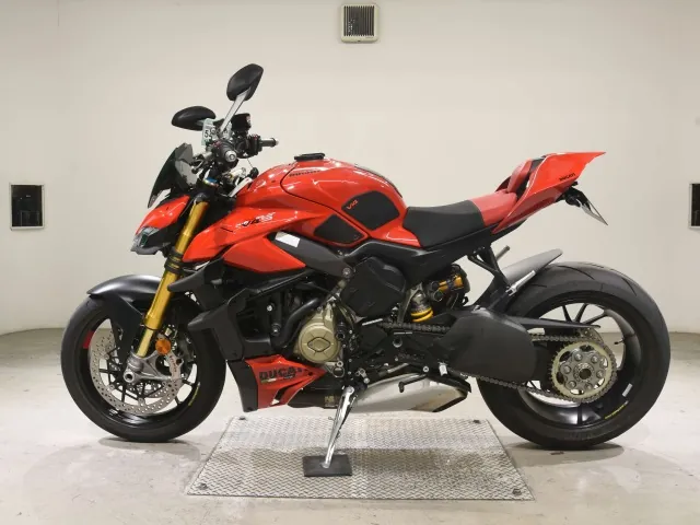 Ducati Street Fighter V4S 2024, красный, фото 2