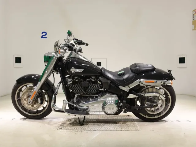 Harley-Davidson FLFBS1870 2022, чёрный, фото 2