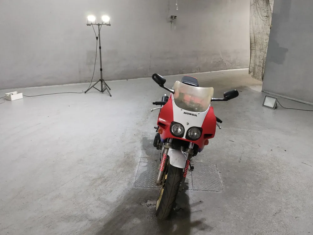 Honda CBR400RR 1988, белый, красный, фото 3