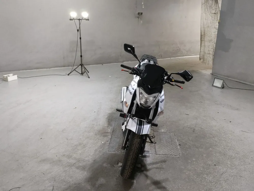 Suzuki GSR250S, белый, фото 3