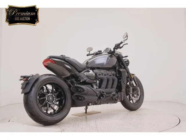 Triumph ROCKET III STORM R 2026, чёрный, фото 5