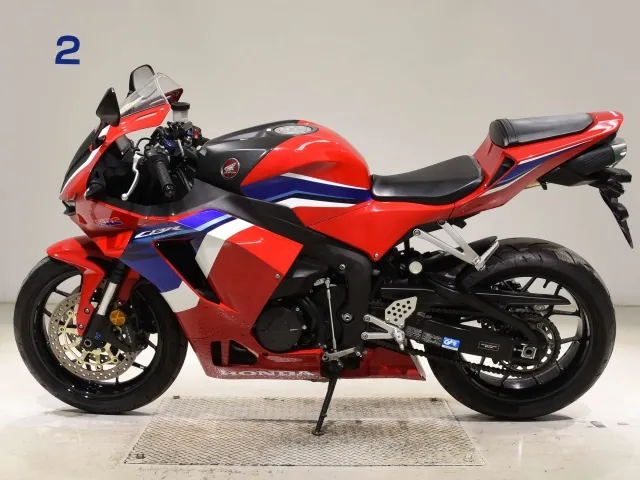 Honda CBR600RR 2021, white | red | blue, фото 2
