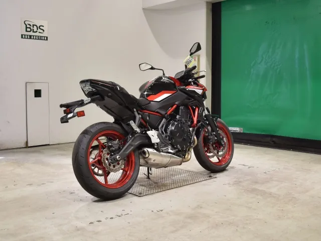 Kawasaki Z650A 2026, красный, фото 5