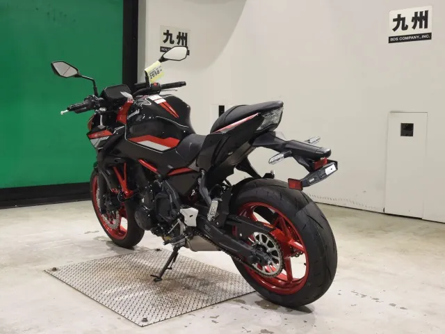 Kawasaki Z650A 2026, красный, фото 6