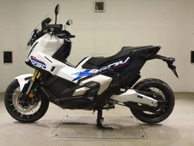 Honda X-ADV750 2026, white | navy blue, фото 2