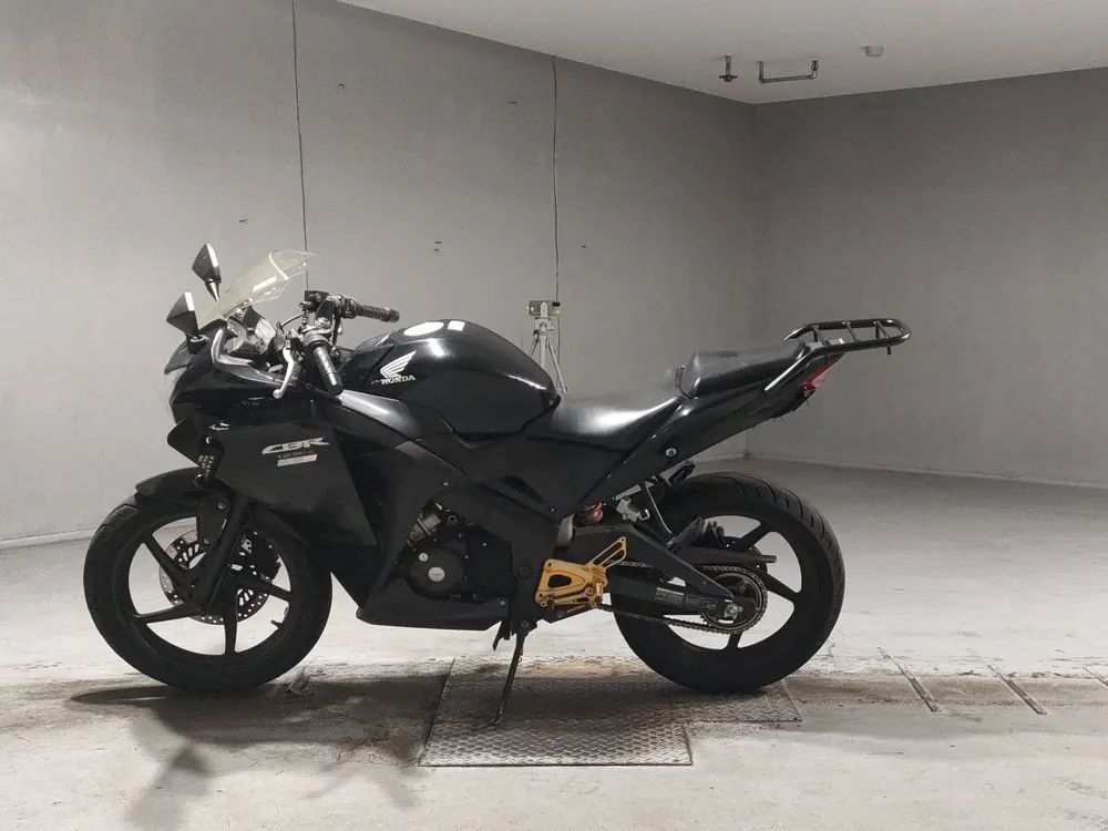 Honda CBR125R, чёрный, фото 2