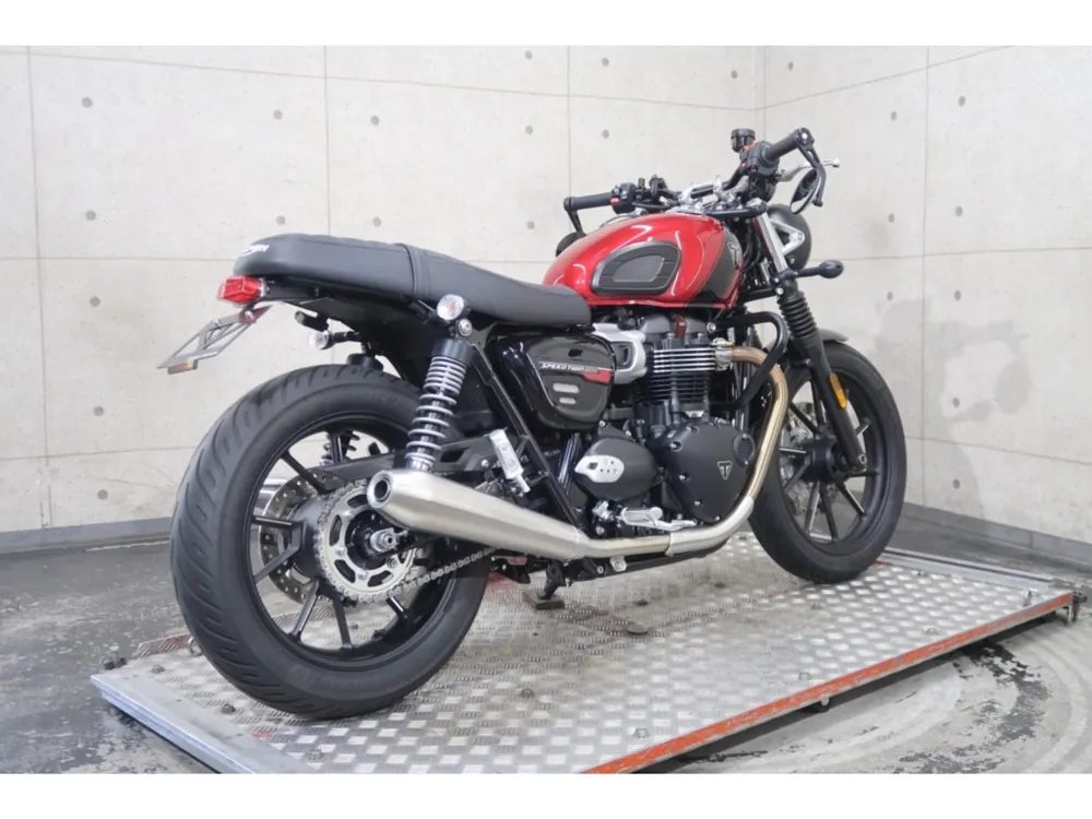 Triumph Street Twin 2024, red/ black, фото 6