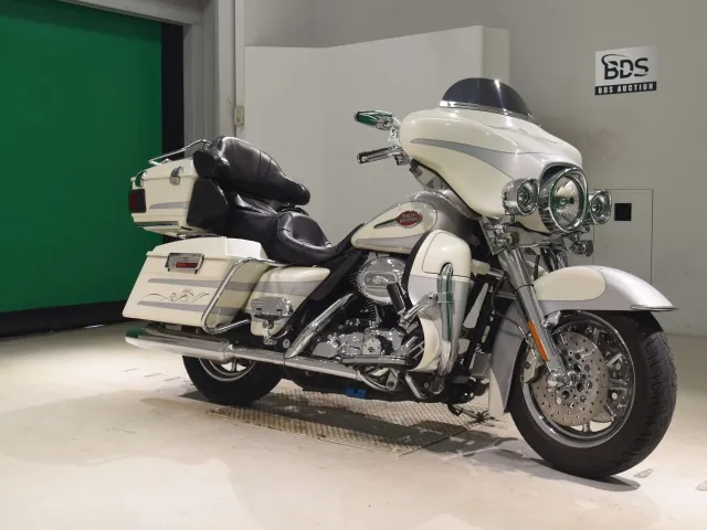Harley-Davidson FLHTCU1580CVO 2008, белый, серебристый, фото 3