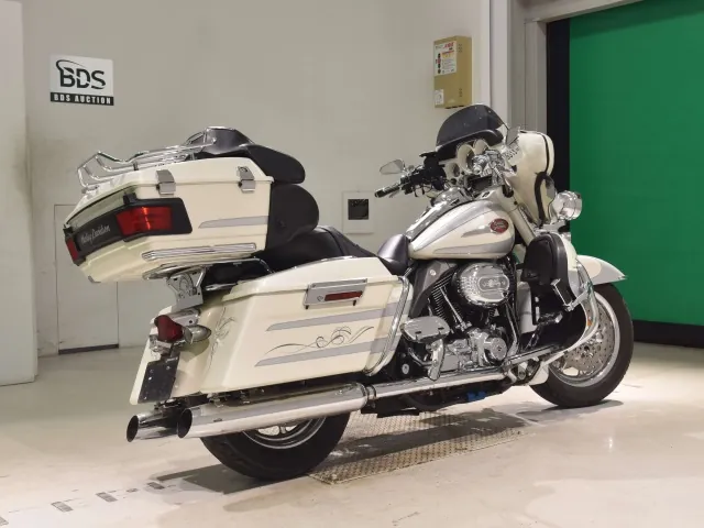 Harley-Davidson FLHTCU1580CVO 2008, белый, серебристый, фото 5