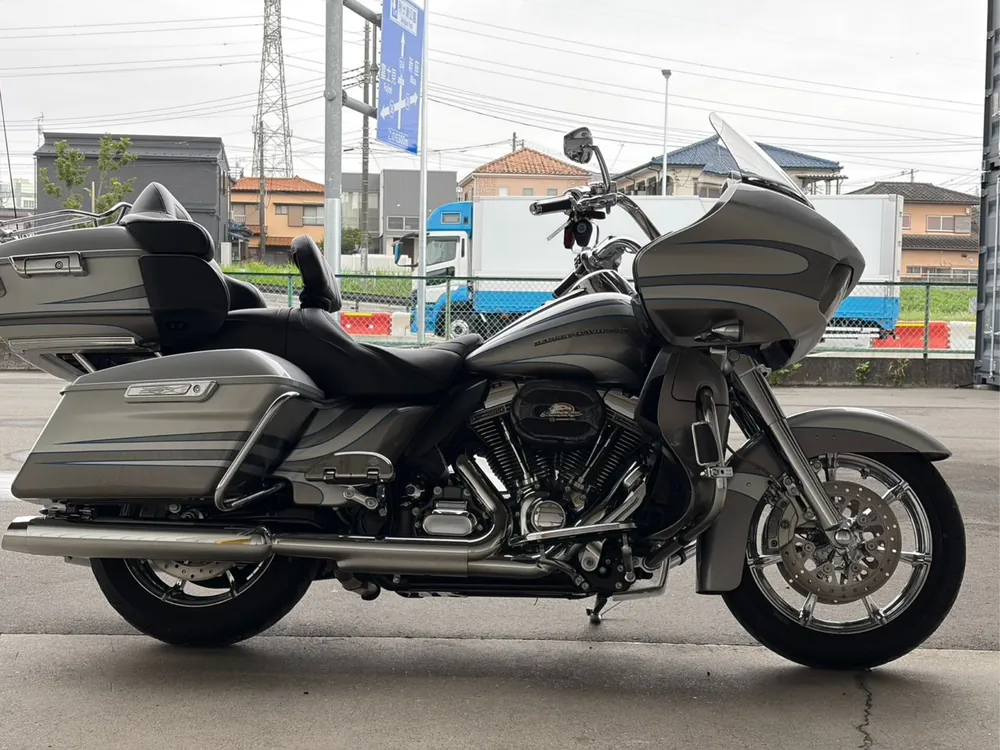 Harley-Davidson FLTRUSE1800CVO 2016, серебристый, фото 3