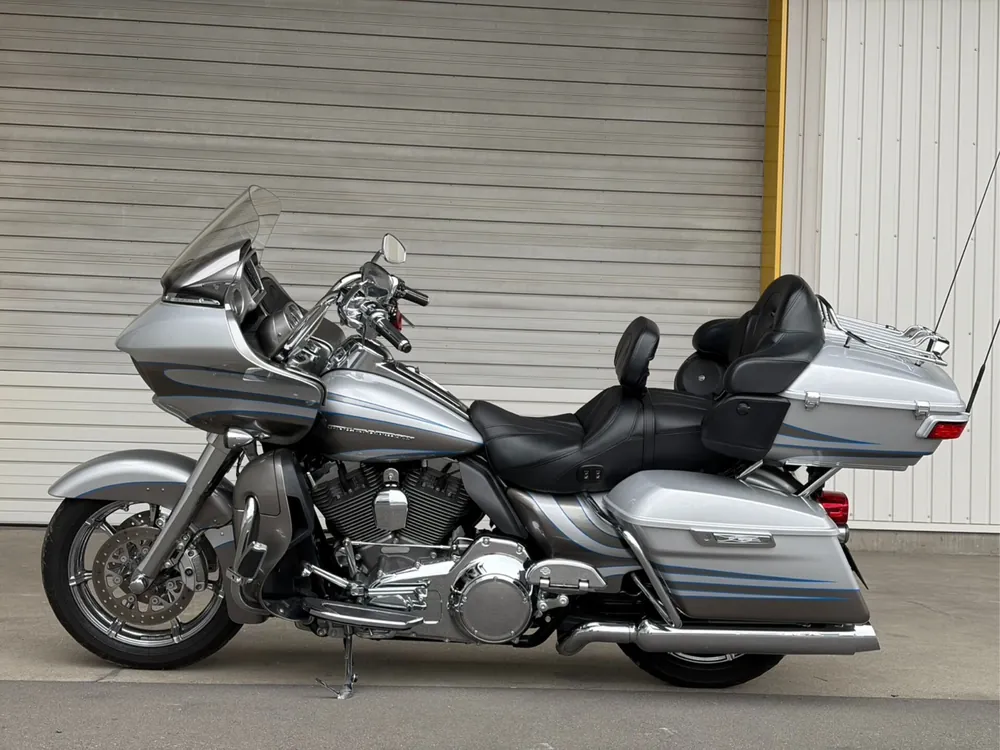 Harley-Davidson FLTRUSE1800CVO 2016, серебристый, фото 4