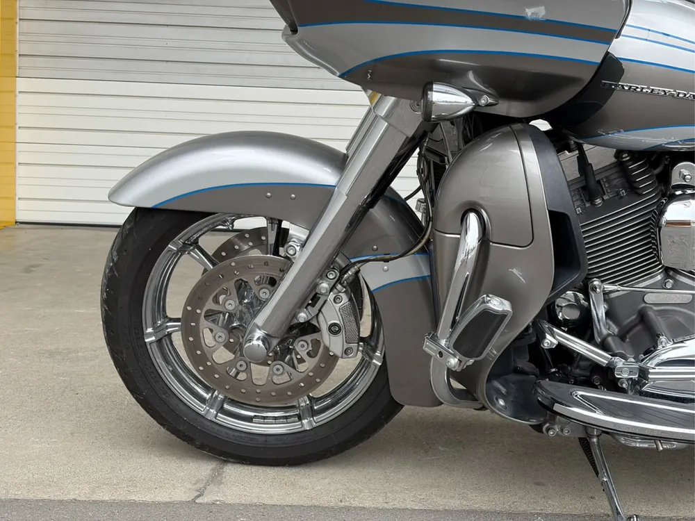 Harley-Davidson FLTRUSE1800CVO 2016, серебристый, фото 6