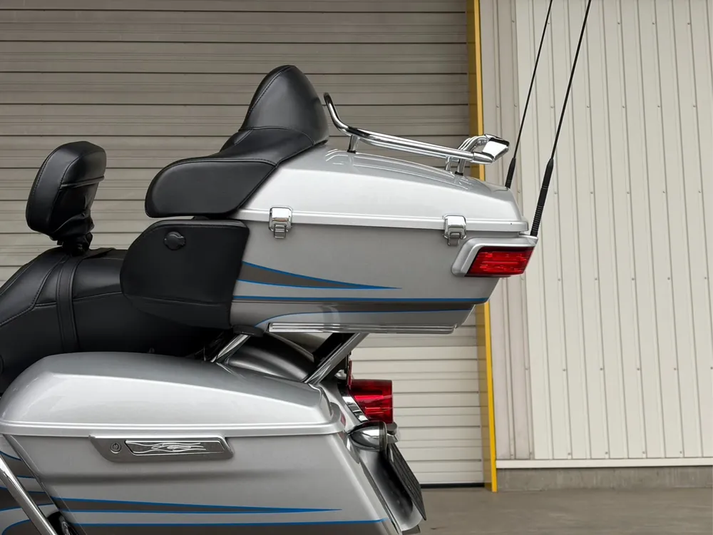 Harley-Davidson FLTRUSE1800CVO 2016, серебристый, фото 9