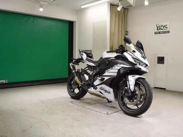 Kawasaki ZX-4R SE 2025, white | black, фото 3