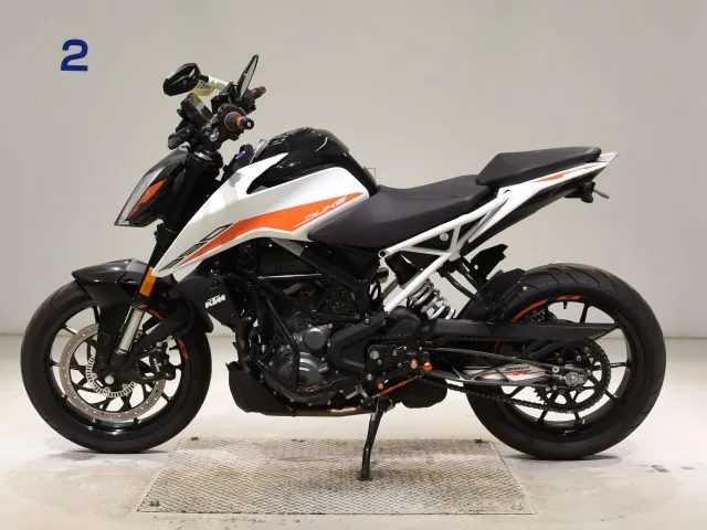 KTM 390 Duke 2022, white | black, фото 2