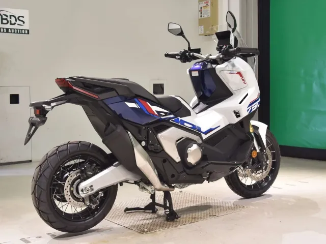 Honda X-ADV750 2026, white | red | blue, фото 5
