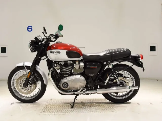 Triumph Bonneville T120 2020, белый, красный, фото 2