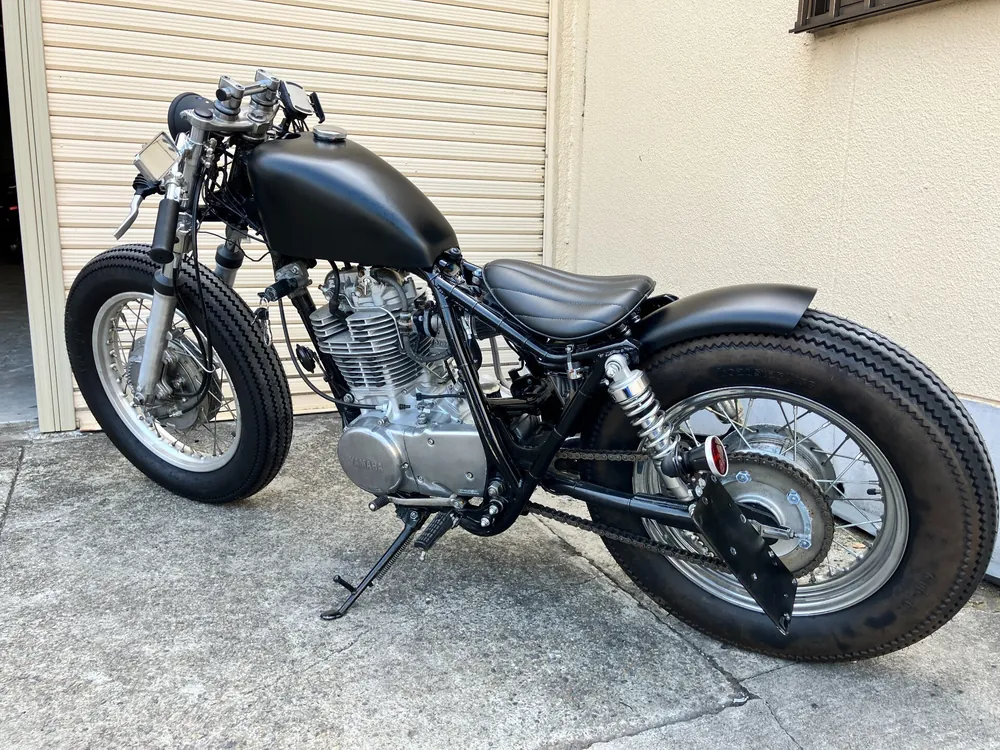 Одноцилиндровый мотор и кик-стартер — вся суть SR400
