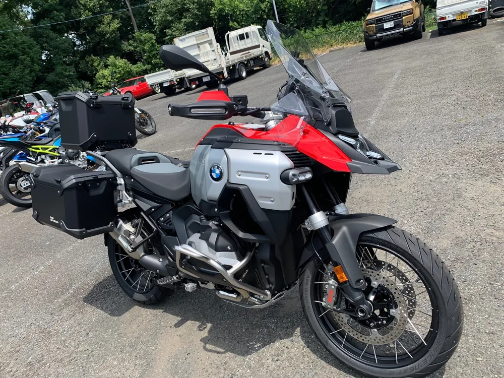 BMW R1300GS ADV 2026, silver / red, фото 2
