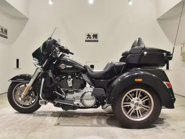 Harley-Davidson FLHTCUTG1870 2022, чёрный, фото 2