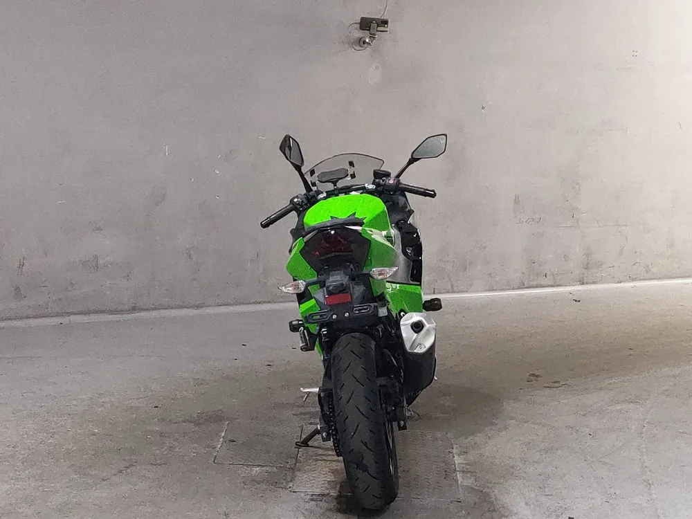 Kawasaki Z400 2023, black / green, фото 4