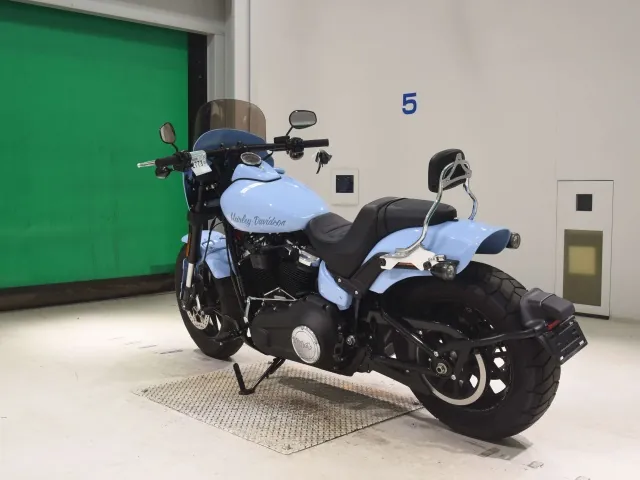 Harley-Davidson FXFBS1870 2023, light blue, фото 6