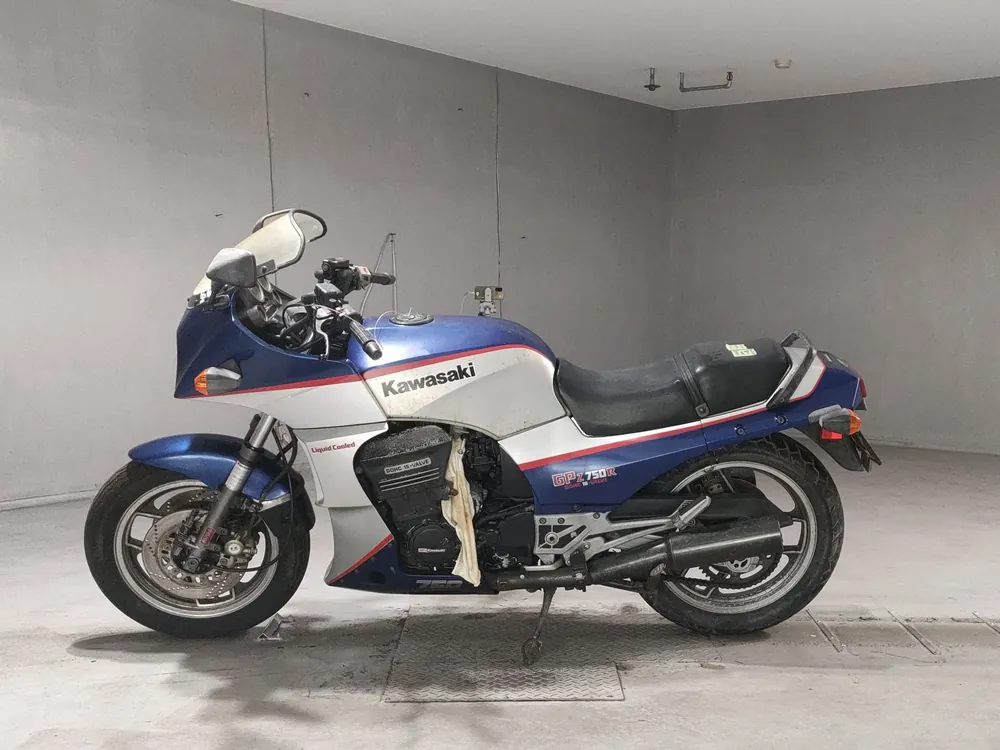 Kawasaki GPZ750R 1985, silver / blue, фото 2