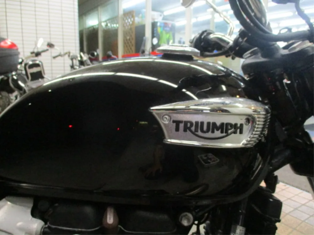 Triumph Bonneville T100 2023, чёрный, фото 8
