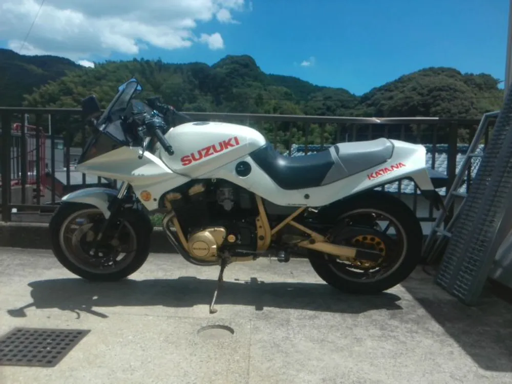Suzuki GSX750S Katana 1985, белый, фото 2