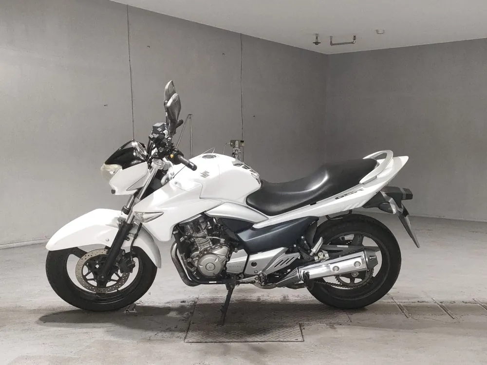 Suzuki GSR250S, белый, фото 2