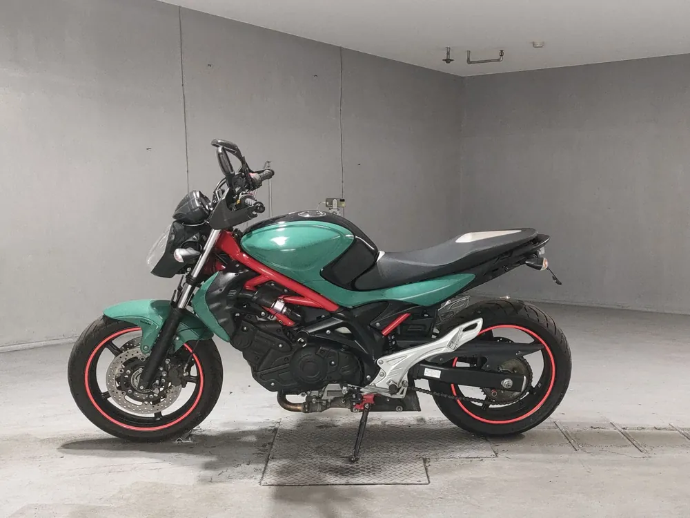 Suzuki Gladius 400 ABS 2010, black / green, фото 2
