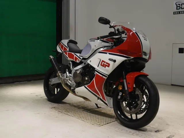 Yamaha Xsr900-2 2024, белый, красный, синий, фото 3
